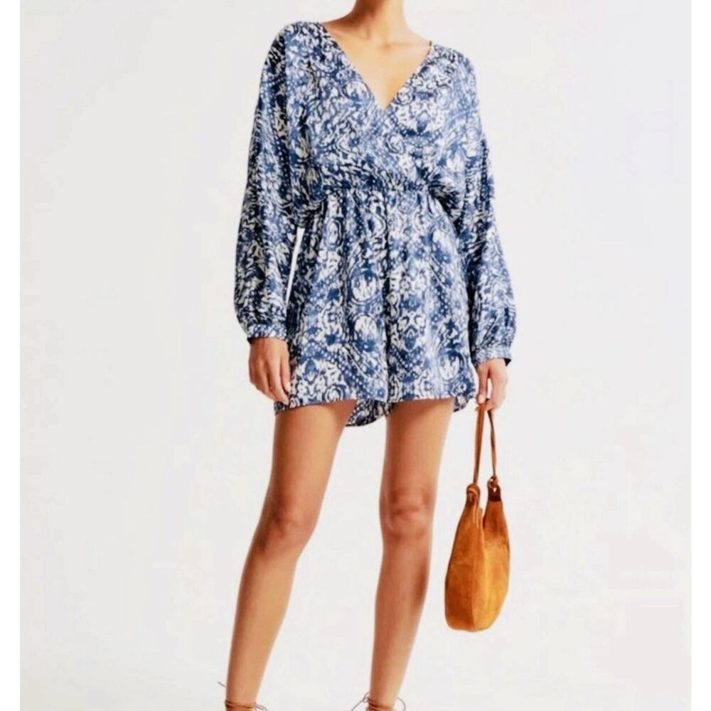 NWT Abercrombie & Fitch Long Sleeve Romper Blue White V Neck Peasant Sleeve - S